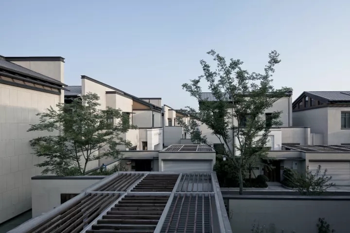 项目中公共空间与私密空间相互嵌套，空间感受富厚