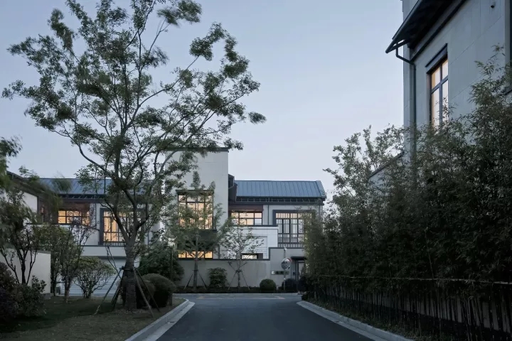 内侧修建单体的院落普遍安顿于修建和蹊径之间以；に矫苄